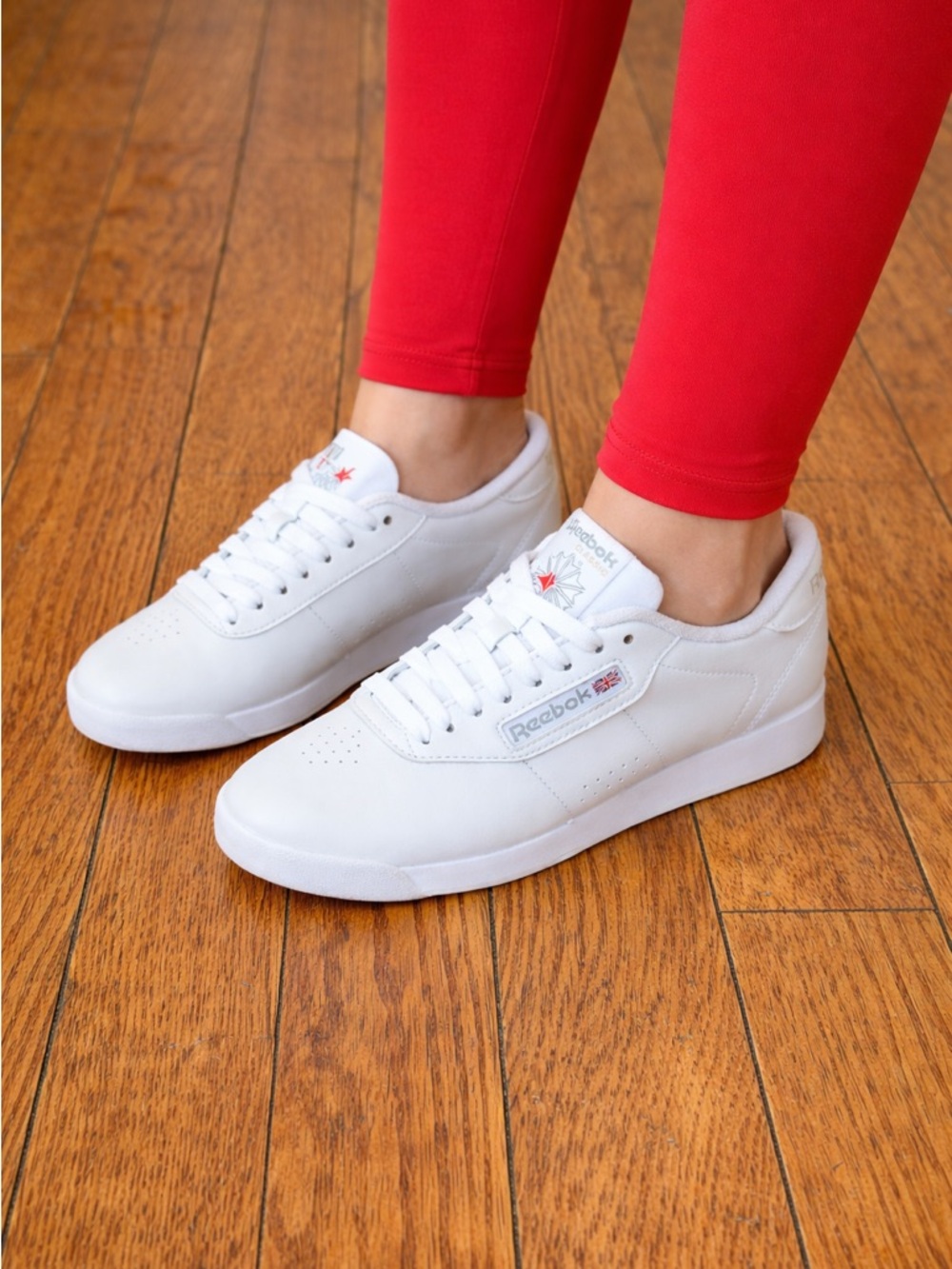 Reebok Classic women’s White Leather Sneakers size 6.5